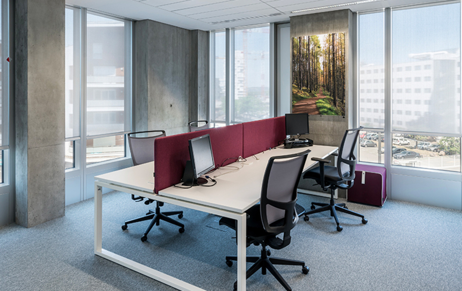 Bâtiment VIEW ONE, tissu peu émissif pour les stores intérieurs